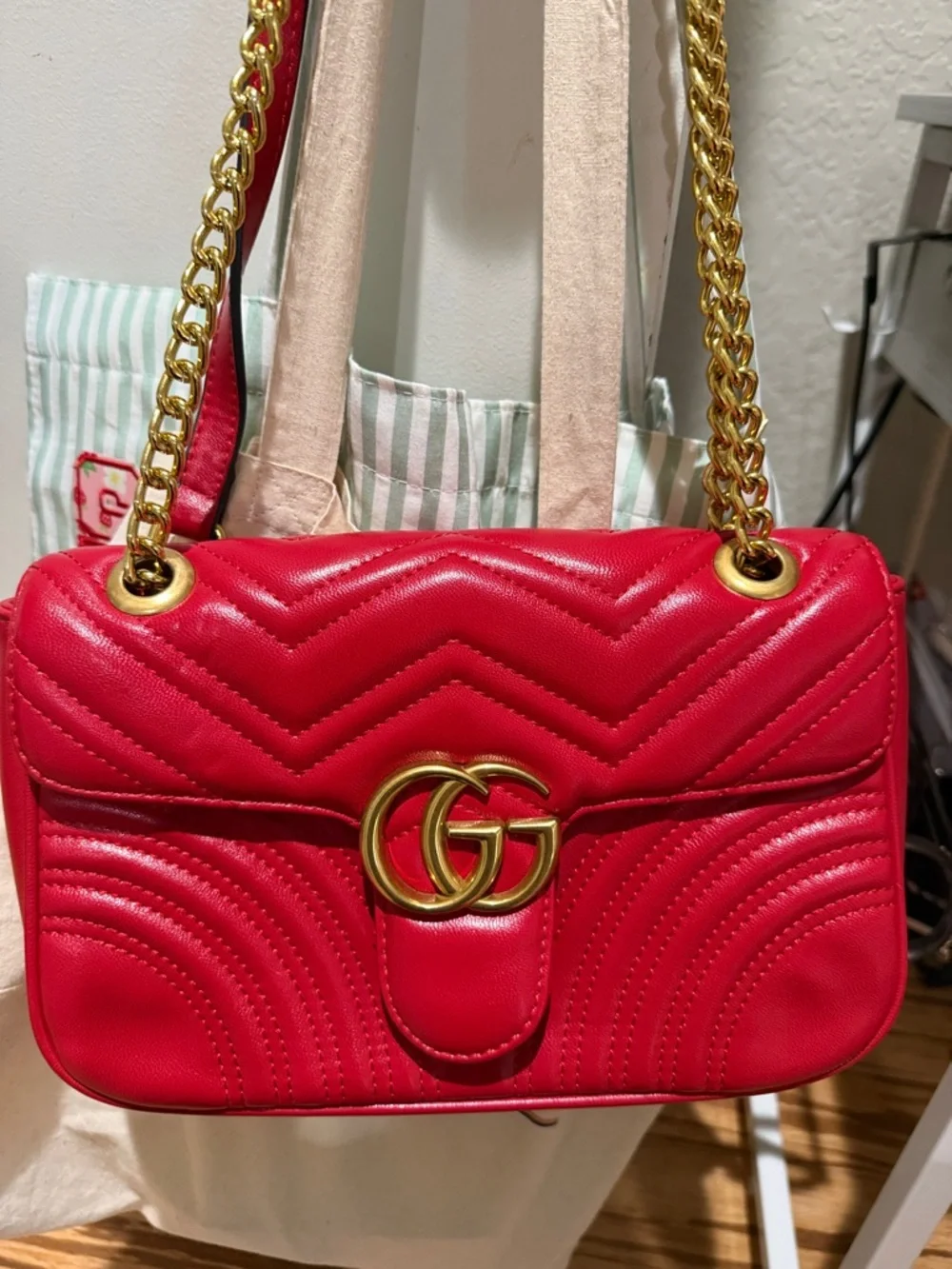 Gucci Red Quilted Shoulder Bag with Gold Double-G - Picture 2 of 6